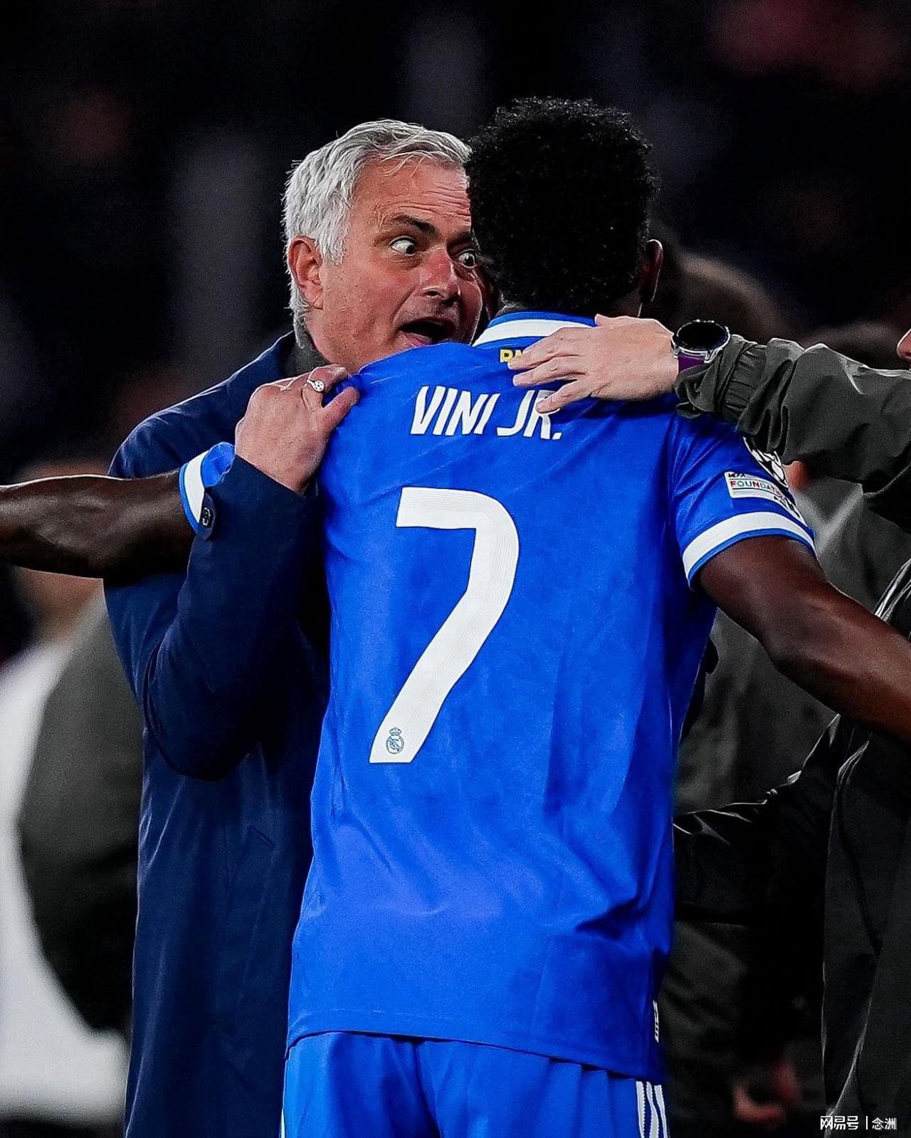 开云官网-染红！63岁穆里尼奥暴怒：裁判有保护名单 上面写着几名皇马球员